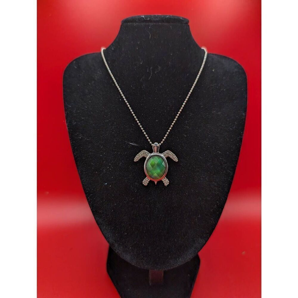 *Turtle pendant mood necklace
